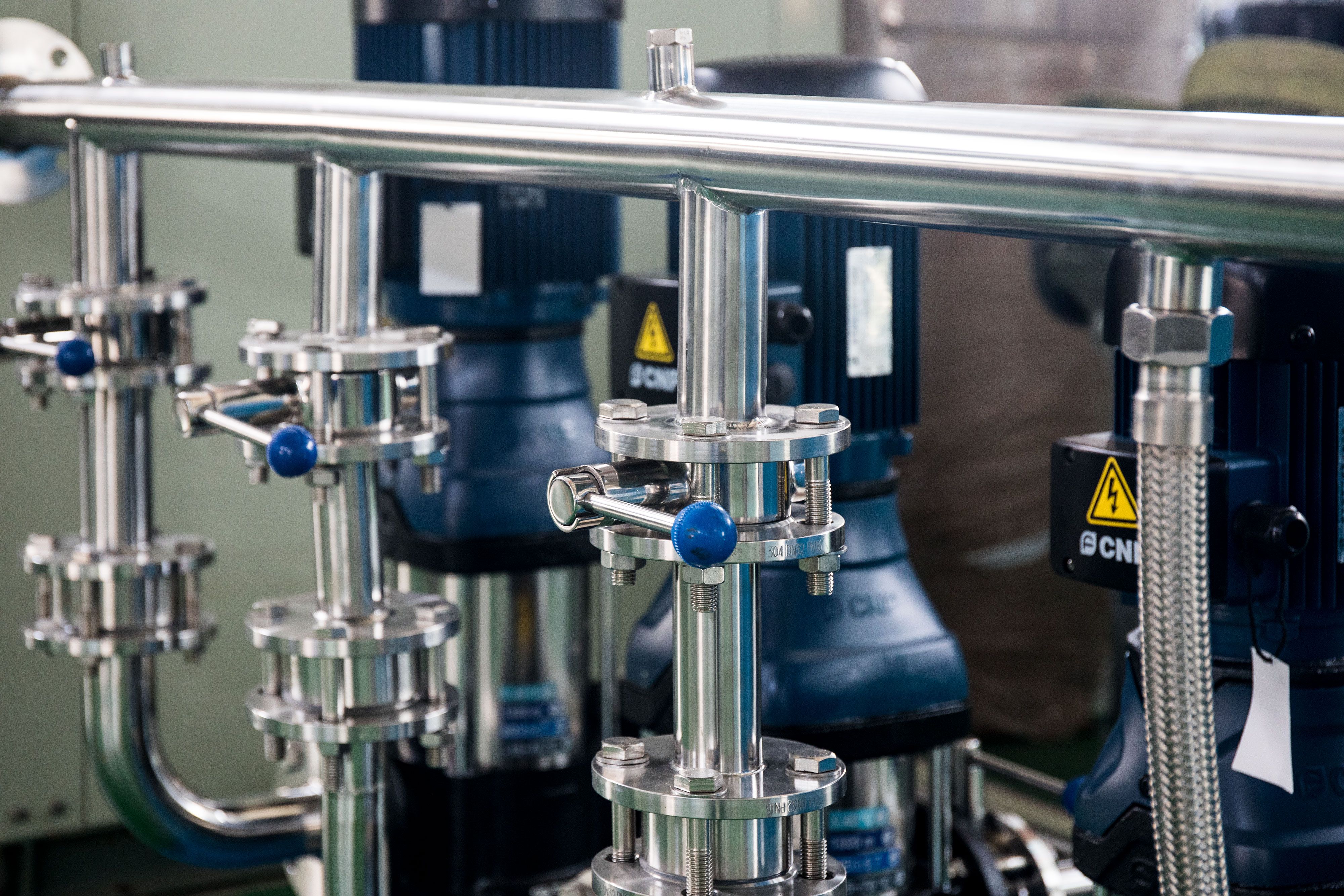 Ethanolamin v aplikacích povrchově aktivních látek a detergentů: Funkce a úvahy o zdrojích